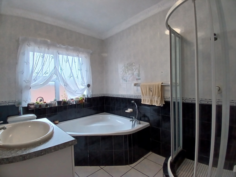 4 Bedroom Property for Sale in Stilbaai Wes Western Cape